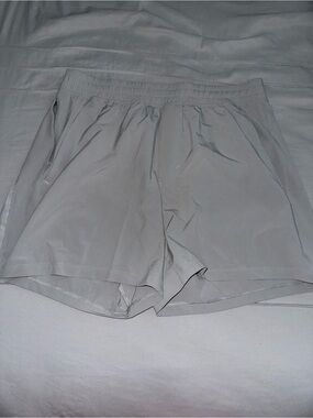 lululemon men’s pace breaker shorts 5” size Large
